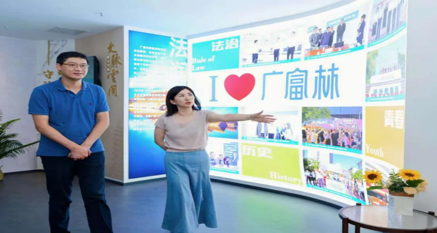 罗翔教授现身大学城法治文化体验馆，还带来了“新身份”和寄语！