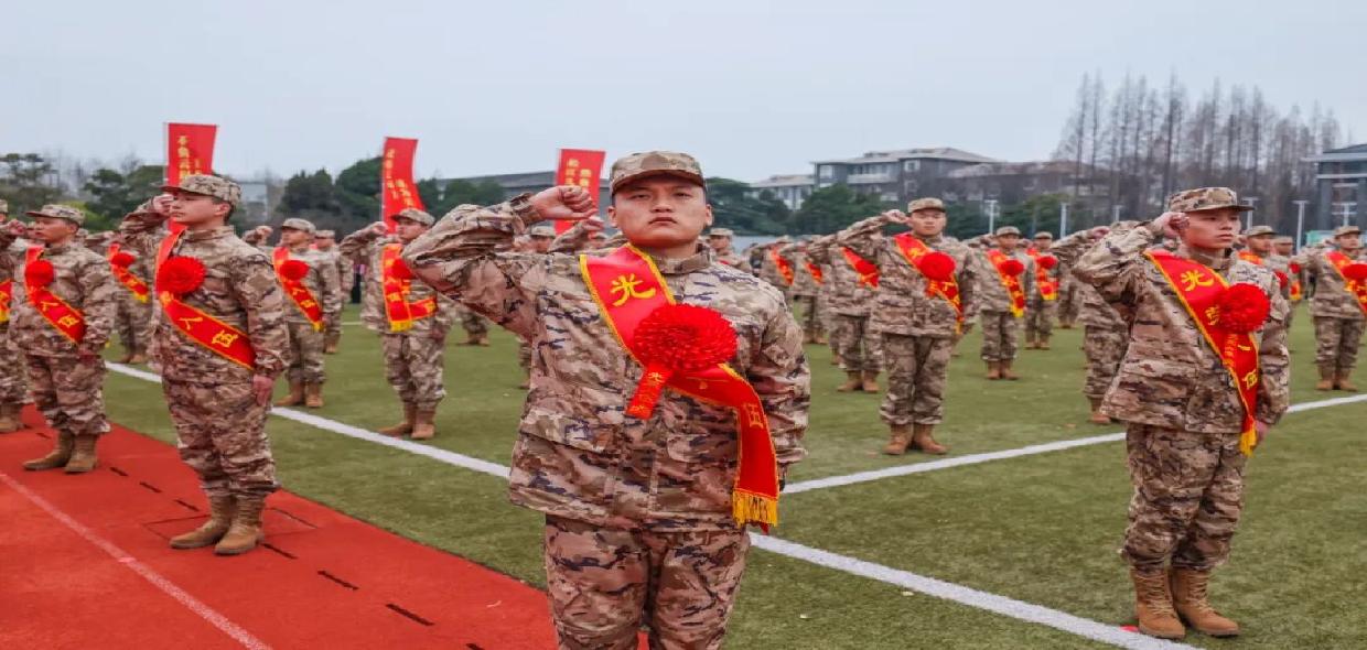 松江区2026年上半年入伍新兵欢送仪式暨全民国防教育进校园主题活动举行