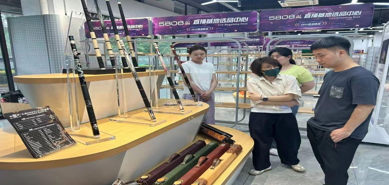 品牌抱团、平台赋能、达人带货，洞泾全链条激活在线新经济
