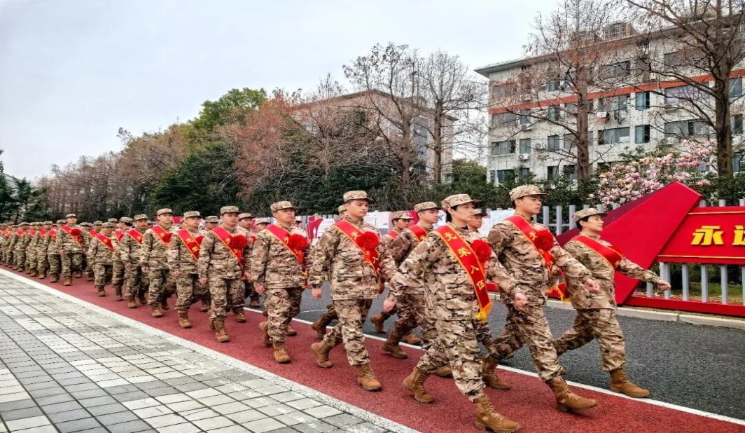 启程！松江82名新兵从“云间第一楼”奔赴军营
