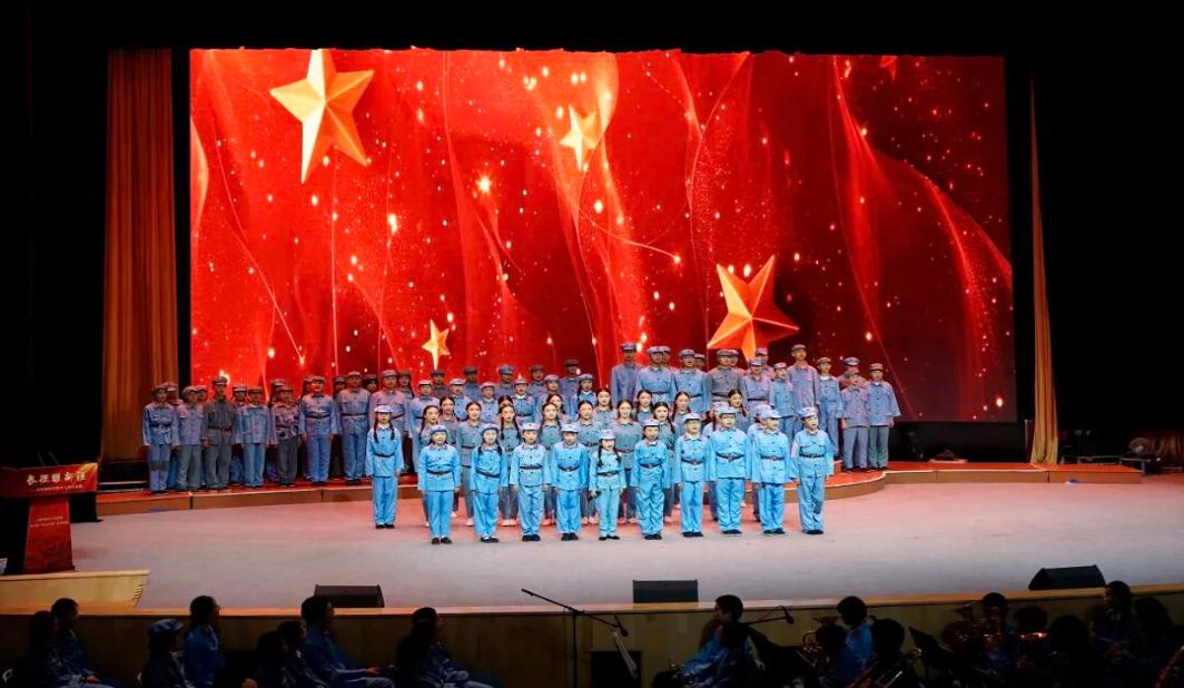 以松江校园原创音乐剧作答，这堂市级示范党课这样讲述“走好新时代的长征路”的教育实践→