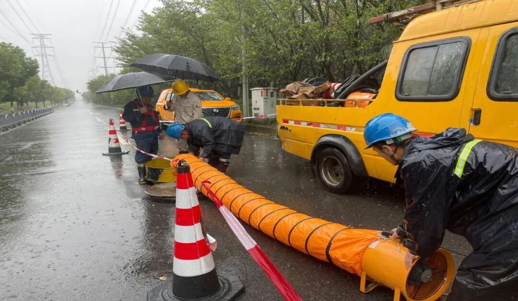 35千伏地下电缆突发故障，松江供电雨中抢修保供电