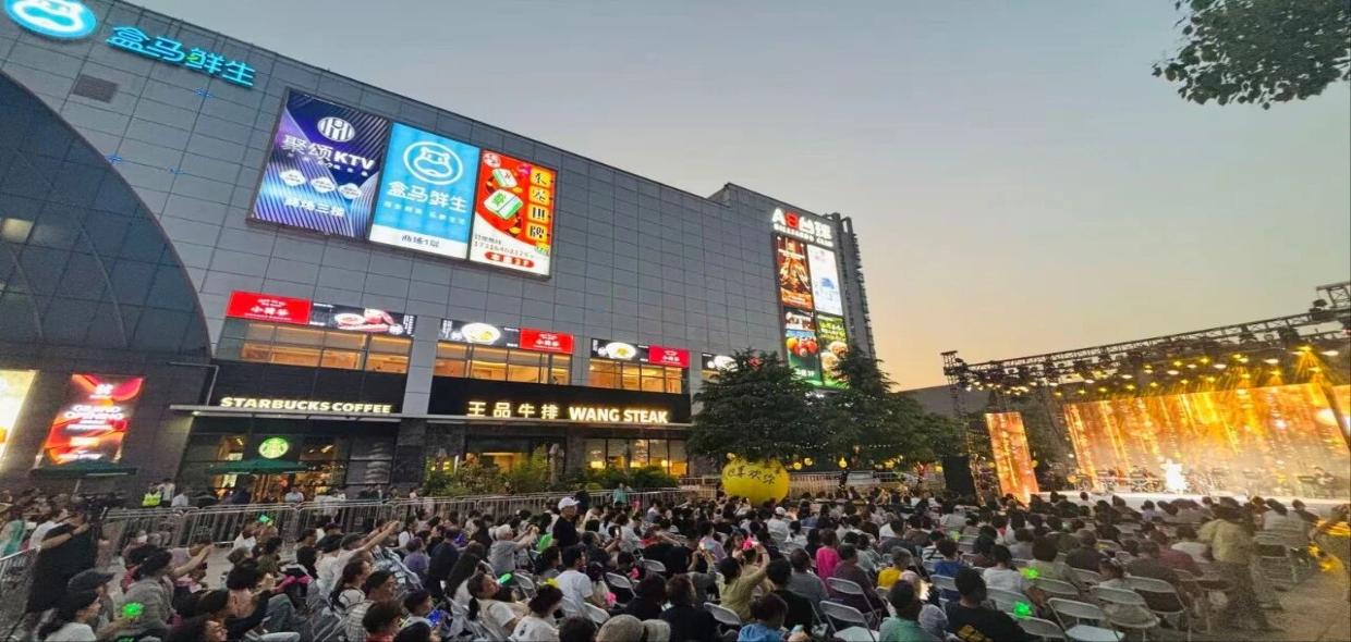 近千名居民参与，松江这场夏夜音乐会氛围感拉满