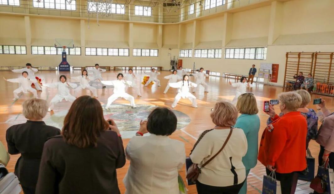 近40位俄罗斯教育界代表走进松江校园，对这些亮点称赞有加→