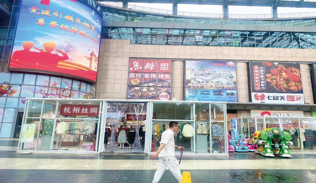 新桥镇扩容拥军优属服务圈，为社会化拥军服务注入新的动能与温度——  22家“拥军商户”集中挂牌