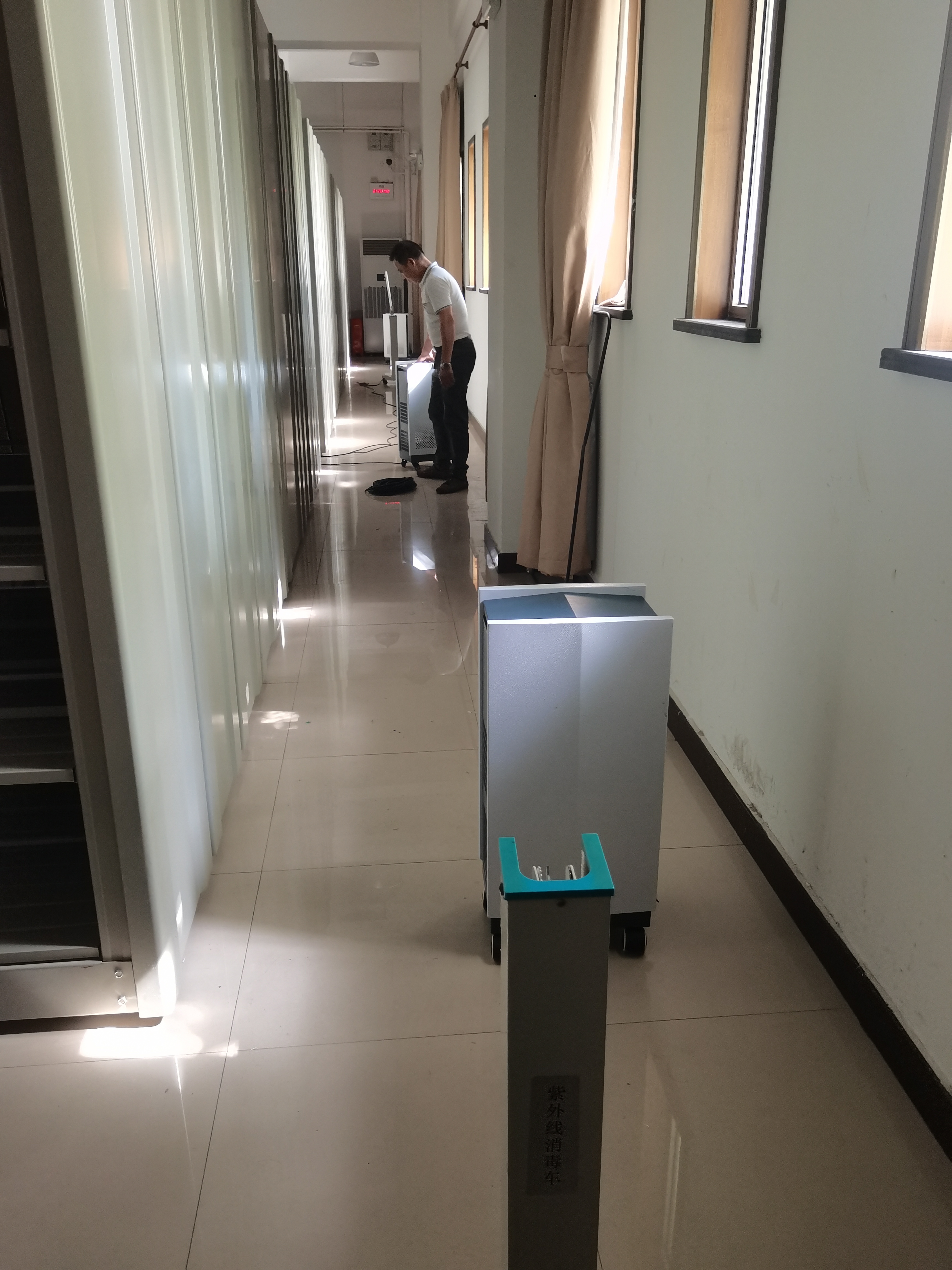 智能消杀 助力档案安全 ¦ 区房管局进行档案库房消杀工作