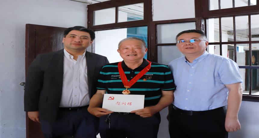 【基层动态】区委常委、副区长周诚走访慰问泖港镇老党员 传递组织关怀与温暖