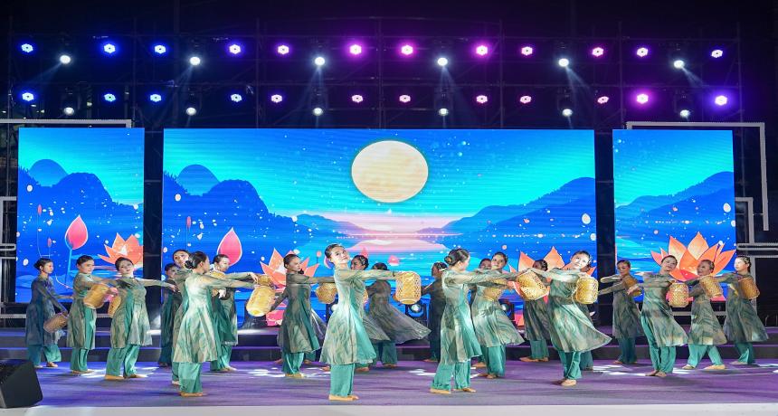 看晚会、逛市集、学非遗，岳阳街道这场晚会将夏夜乐趣拉满