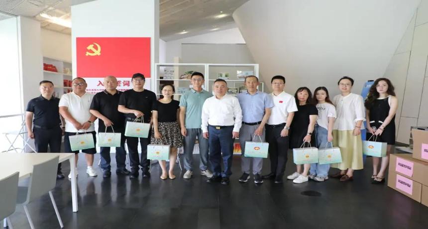 中山街道开展高温慰问送清凉活动
